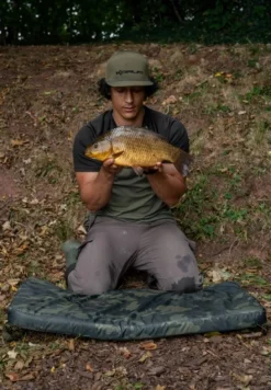 Korum Camo Fishcare Set Onthaakmat (Incl. Weegzak)