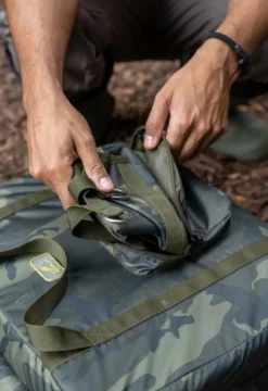 Korum Camo Fishcare Set Onthaakmat (Incl. Weegzak)